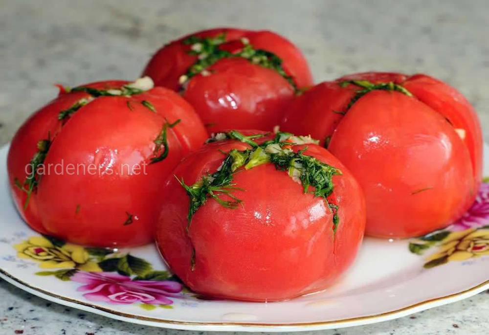 Малосольные помидоры фаршированные капустой