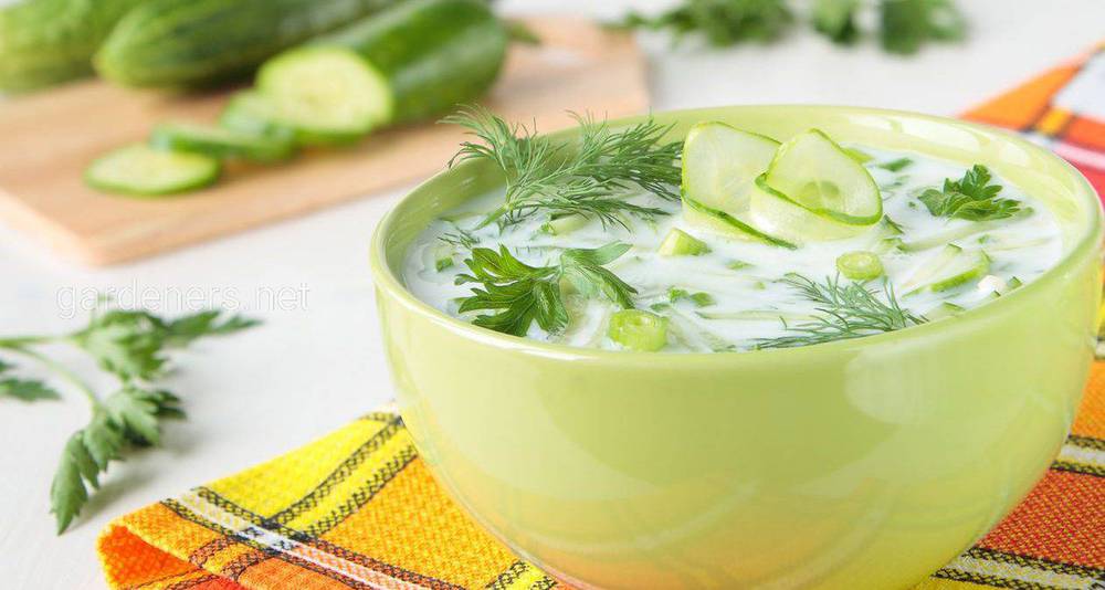 Холодний зелений суп зі щавлем та огірками
