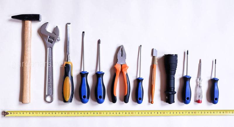 Базовий набір домашніх інструментів: 15 речей, які повинні в нього увійти