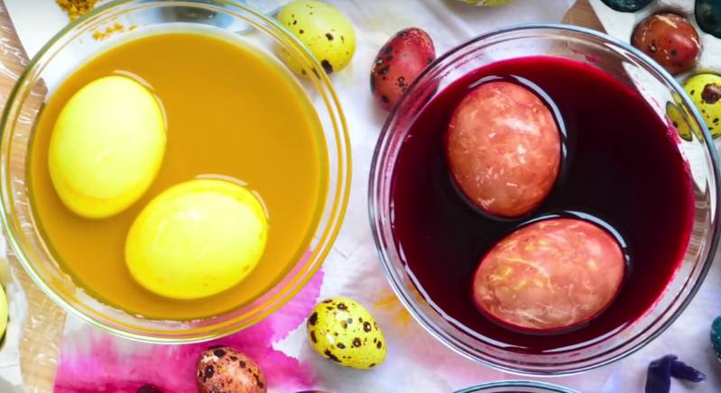 Натуральні барвники для яєць на Великдень