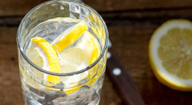 ТОП 7 причин пить лимонную воду по утрам